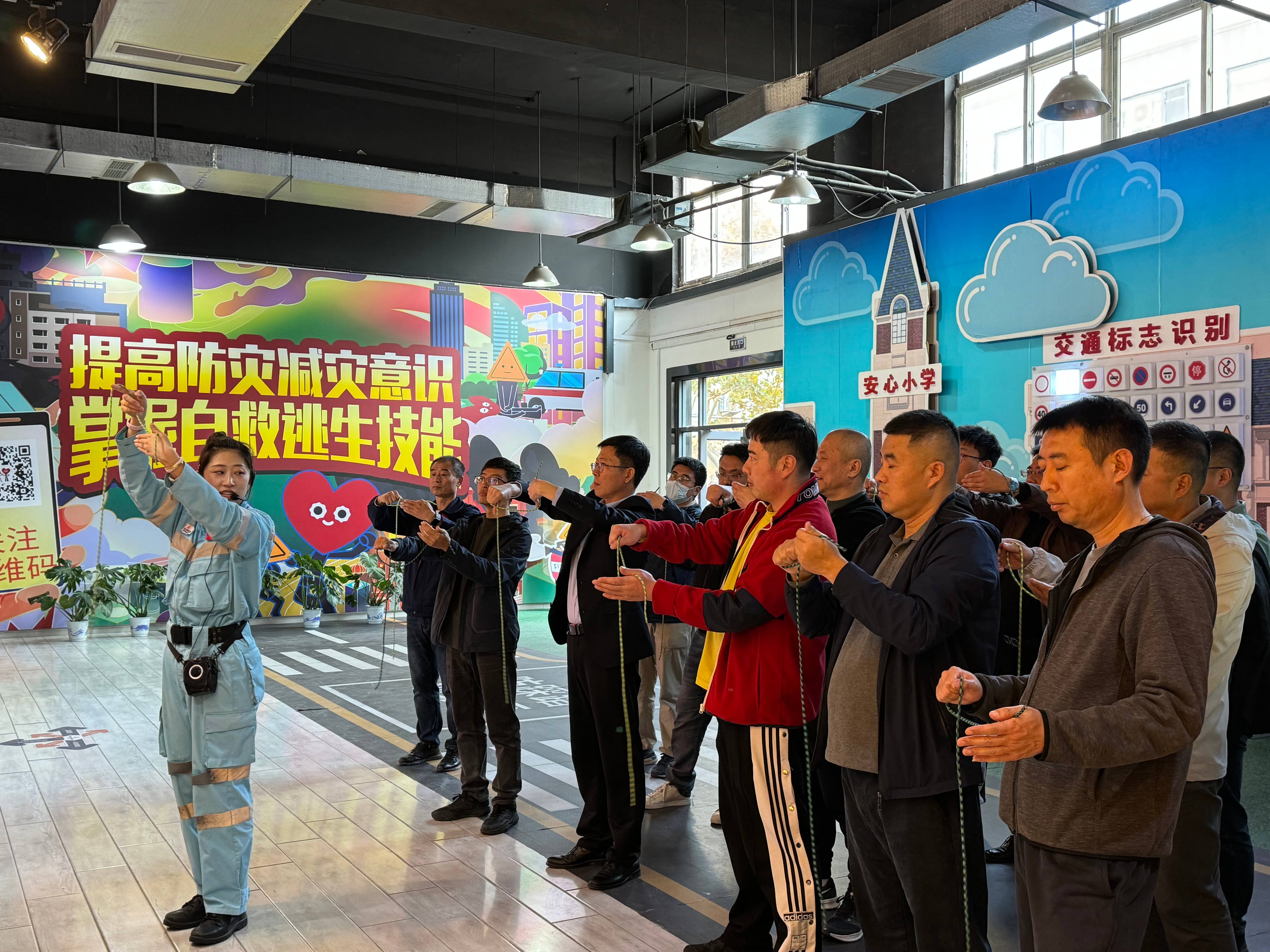 集團公司組織開展安全應急體驗培訓(1).jpg