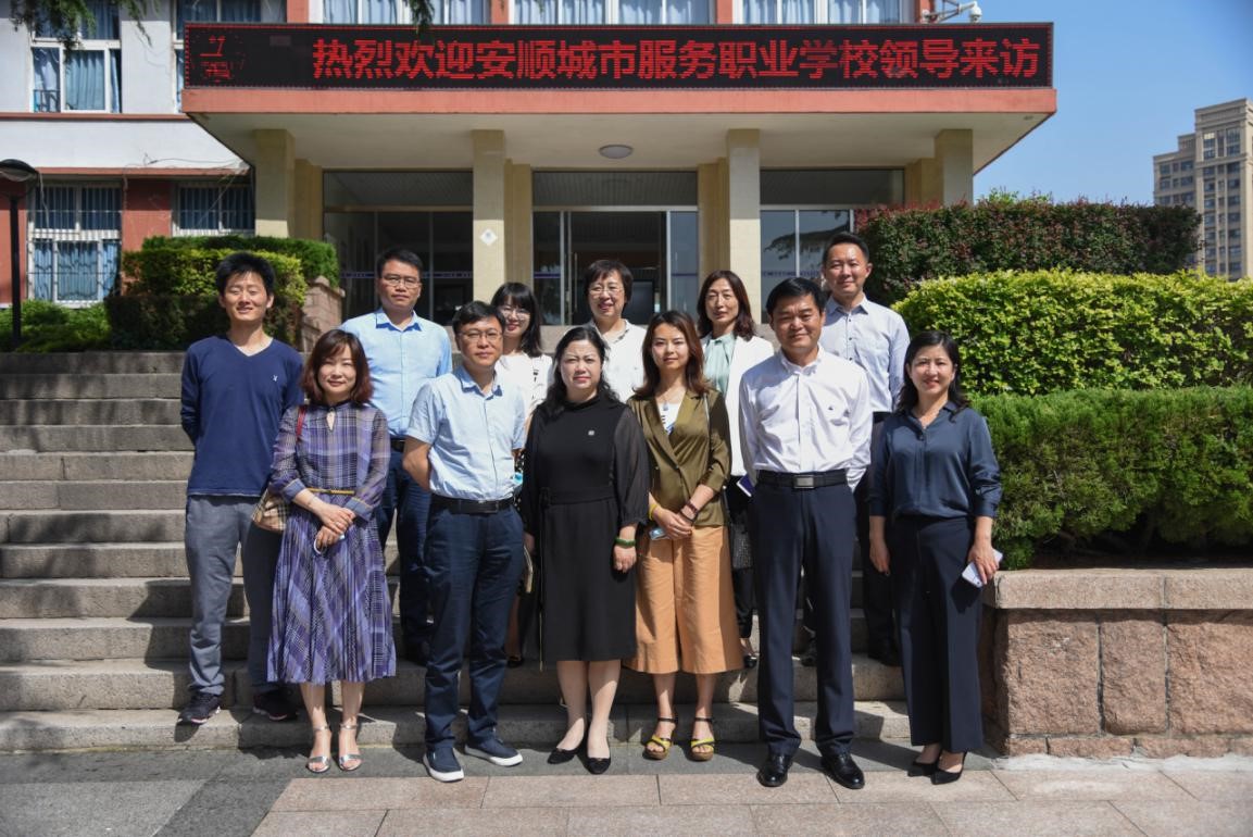 “貴”客遠(yuǎn)到，友誼長“青”，攜手同心，共謀大局